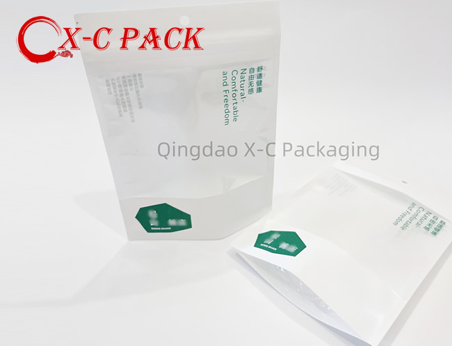 China Factory Wholesale Stand up Paper Bag White Paper Bag With Window for Underwear 